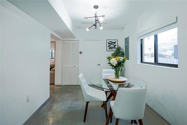 Building Photo - 1747 NW 31st St