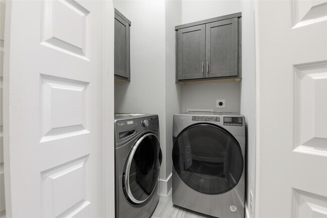 Building Photo - 819 Algona Ave