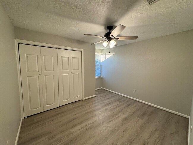 Building Photo - 445 E Castle Harbour Dr