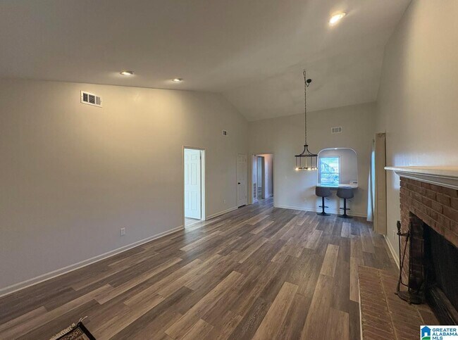 Building Photo - 1022 Vestavia Manor Dr