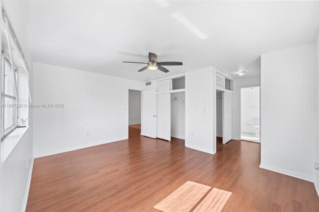Building Photo - 2640 NE 135th St