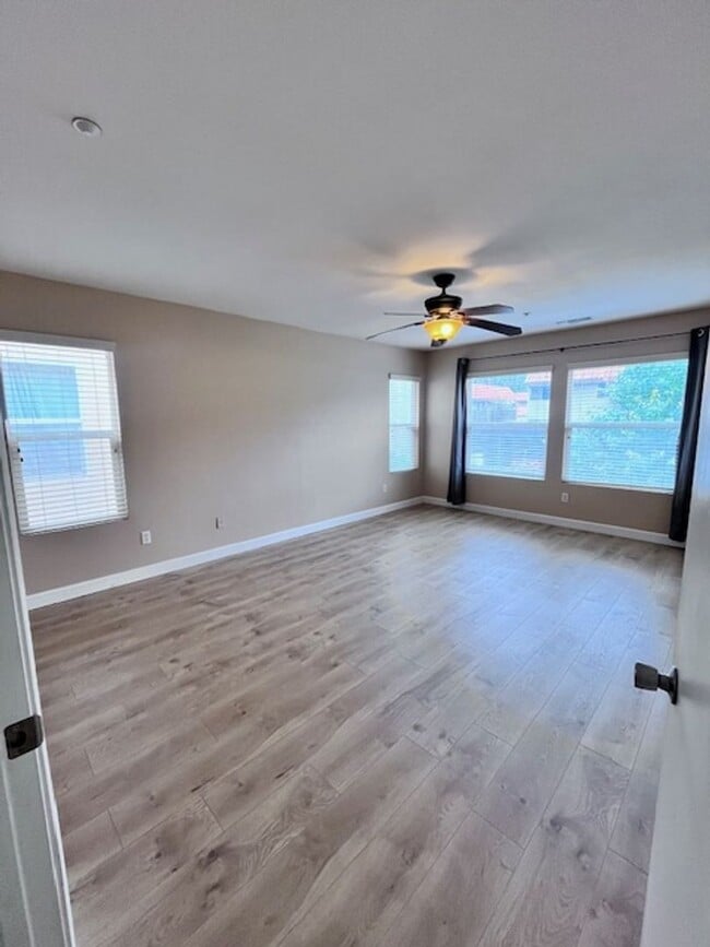 Building Photo - Redlands Home in Gated Community