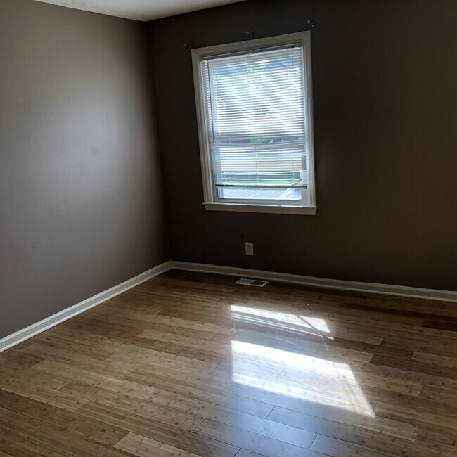 Building Photo - 205 Hedgewood Ct