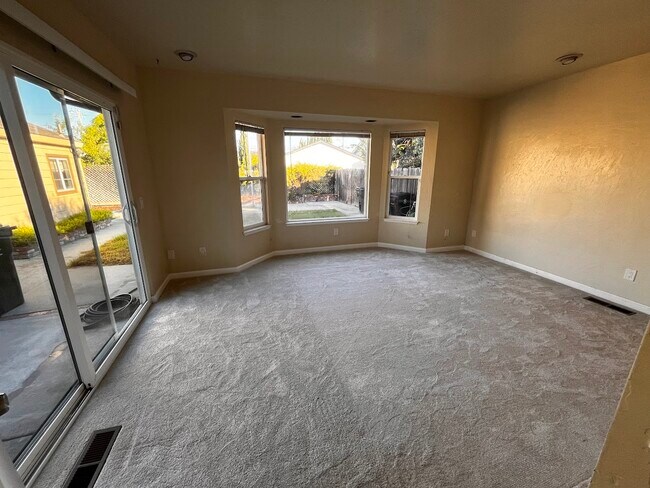 Building Photo - 143 Katherine Ave