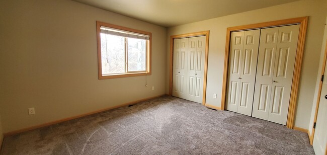 Building Photo - 3 Bed 2.5 Bath Townhome For Rent!