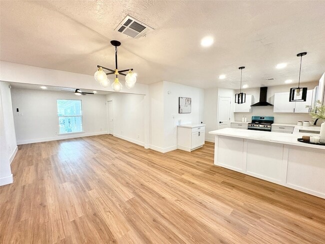 Building Photo - 3726 Heatherbrook Dr