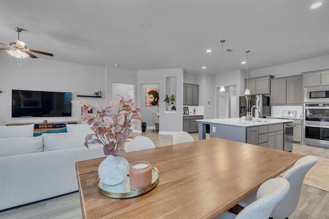 Building Photo - 1000 Westwood Ln