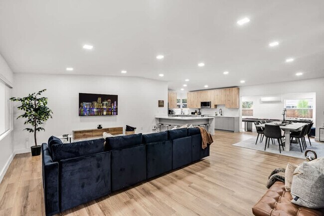 Building Photo - 17621 NE 7th Ave