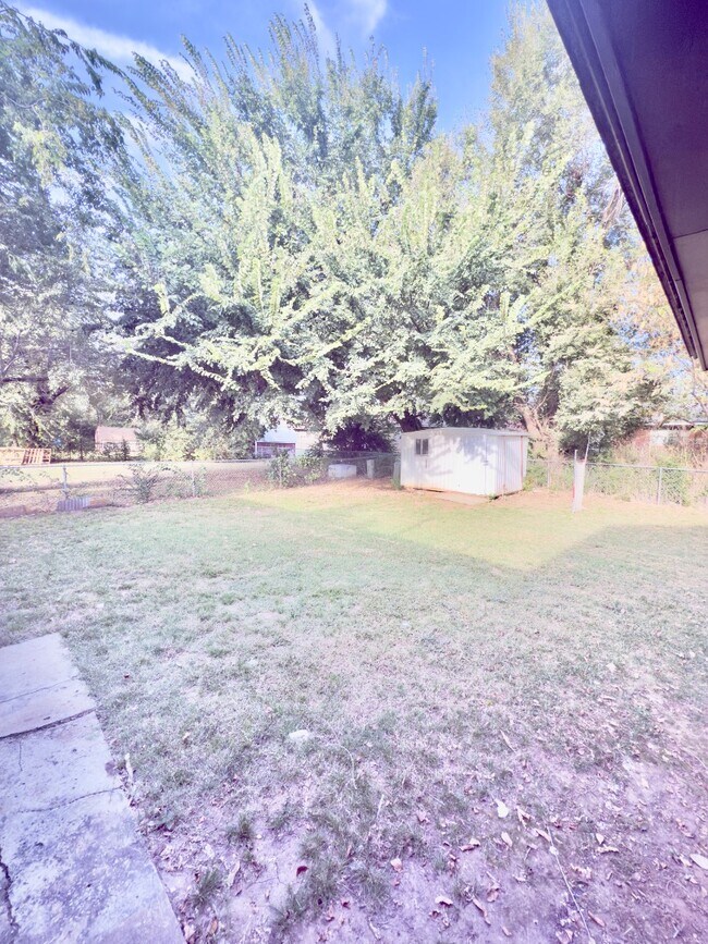 Building Photo - 4312 Meadowpark Dr