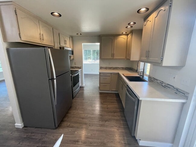 Building Photo - Beautiful Country Setting-2 Bedroom Home