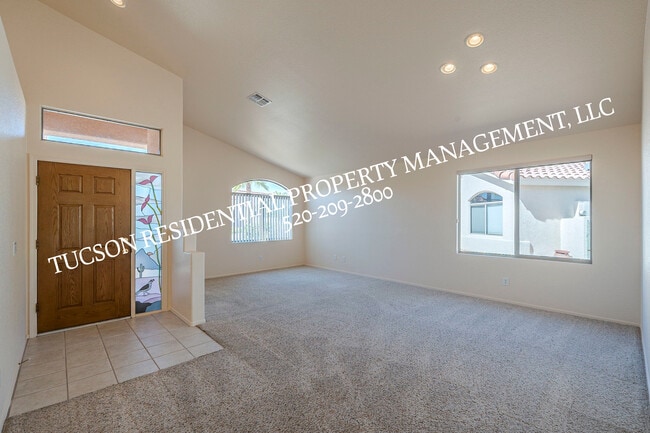 Building Photo - 11174 N Sand Pointe Dr