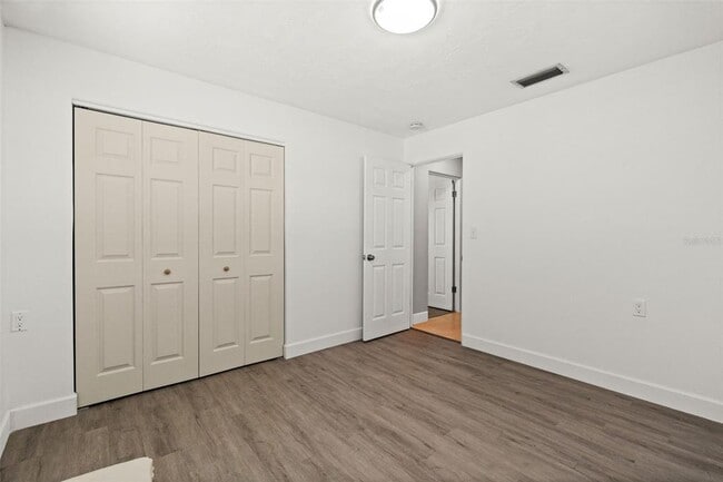 Building Photo - 710 116th Ave