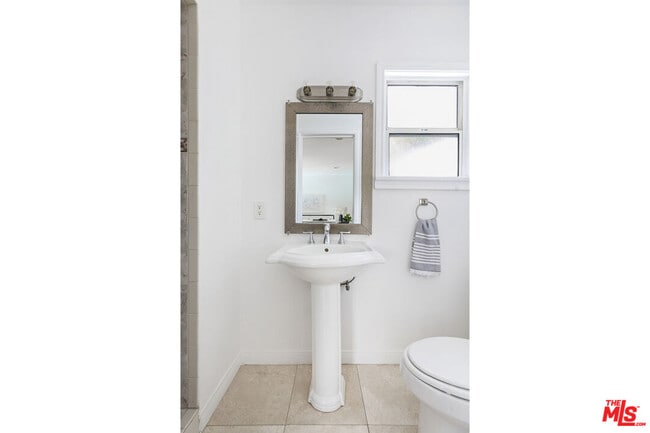 Building Photo - 11465 Cumpston St