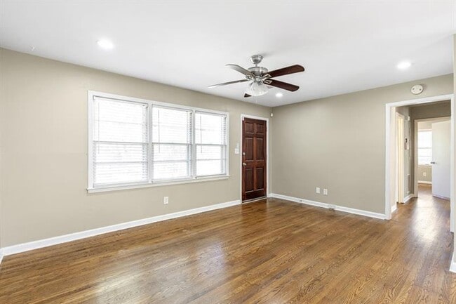 Building Photo - 1517 Gaylor Cir SE