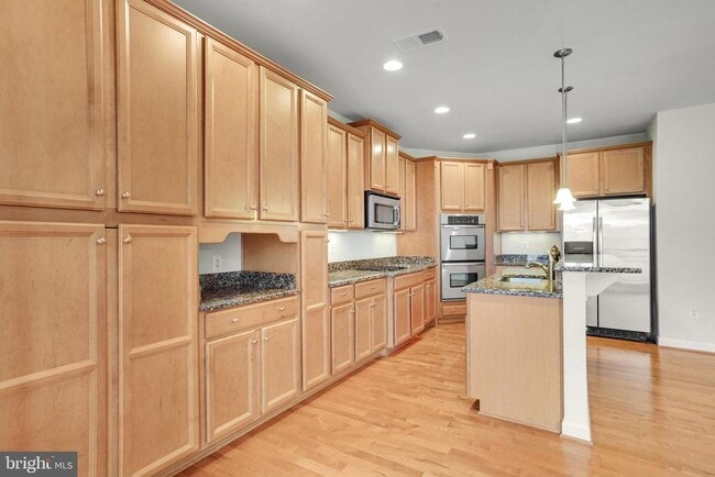 Building Photo - 24949 Bannockburn Terrace