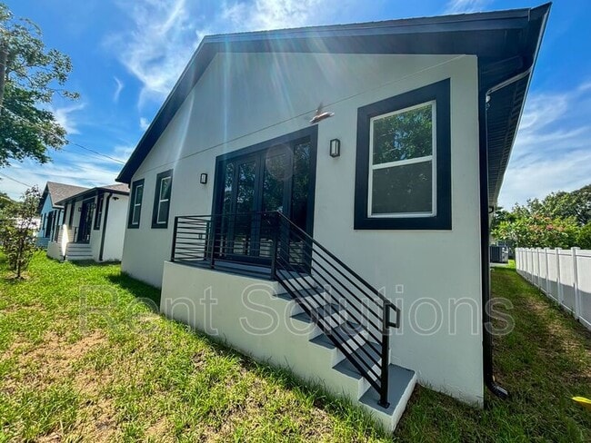 Building Photo - 2839 60th Ave N