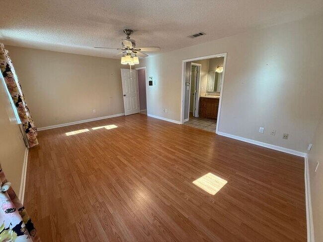 Building Photo - Pensacola - South Gulf Manor - 3 bedroom, ...