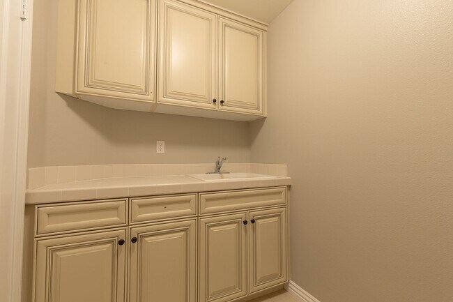 Building Photo - Single Family Golf Course Home for rent in...