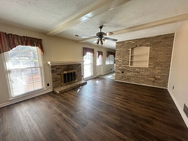 Building Photo - 3BR/3BA Home for Rent in J-town with Two Gar Garage and Large Deck!