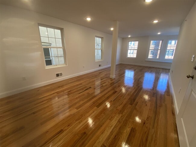 Building Photo - 55 63rd St