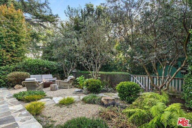 Building Photo - 821 Nowita Pl