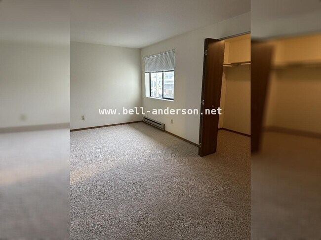 Building Photo - MOVE IN READY- Remodeled 2-bedroom Townhome!