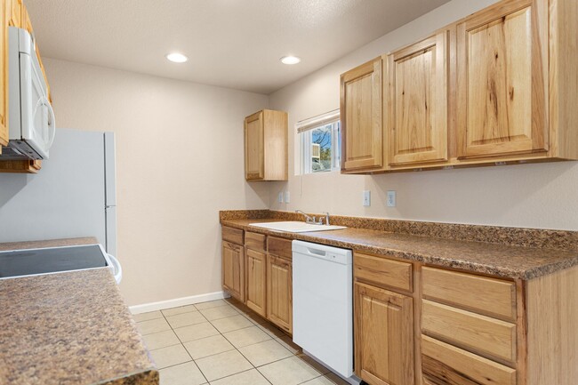 Building Photo - Newly remodeled single family home offering application fees waived as well as $200 off First Mon...