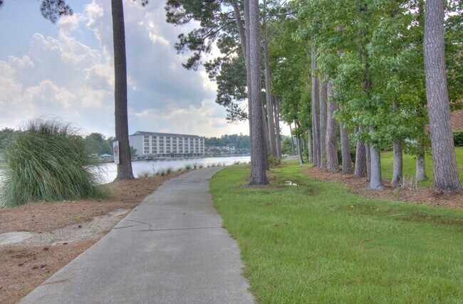 Building Photo - 682 Riverwalk Dr