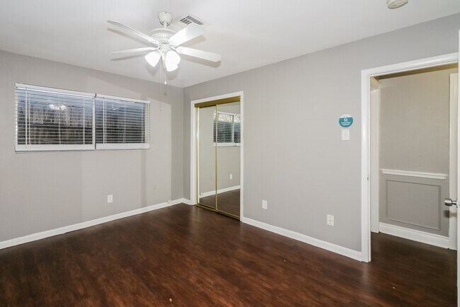 Building Photo - 914 Mosher Ln