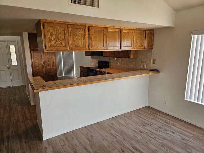Building Photo - Unfurnished Long Term