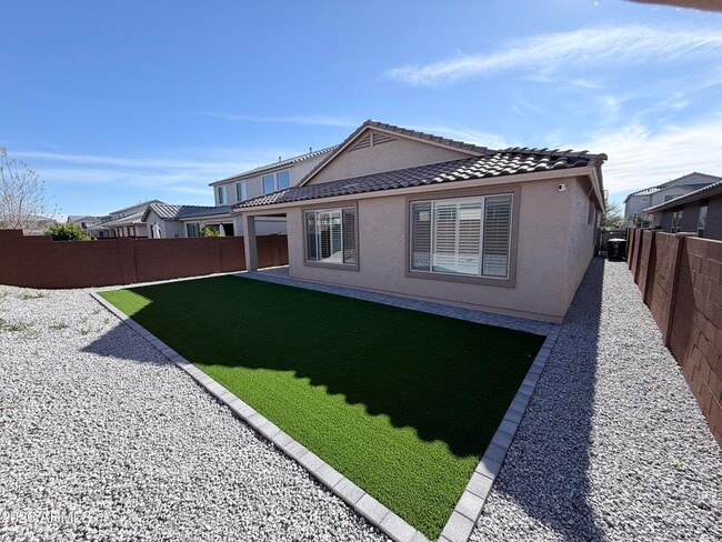 Building Photo - 2030 W Sierra Sunset Trail