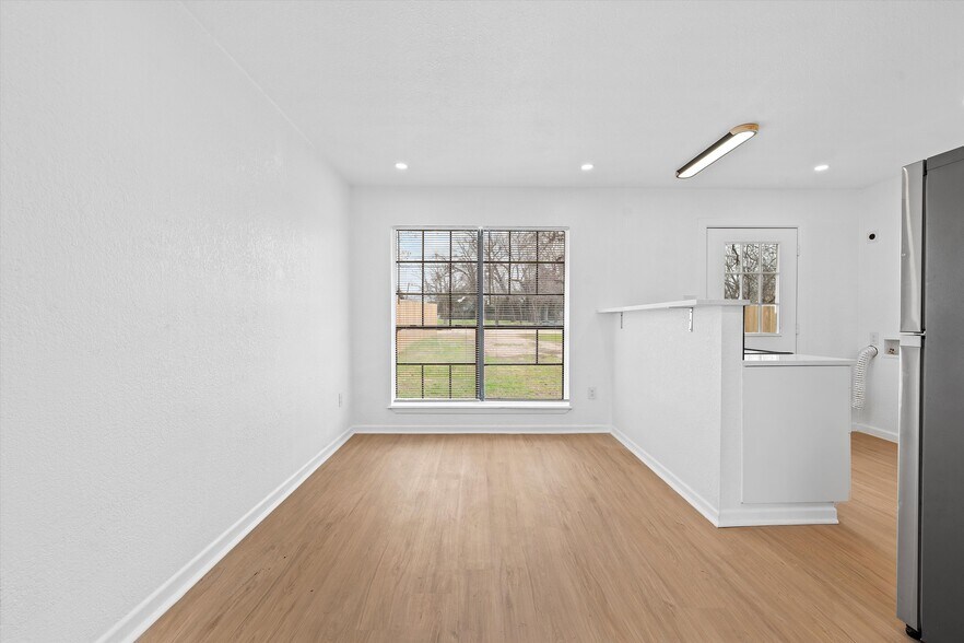 Building Photo - 1209 N 6th St