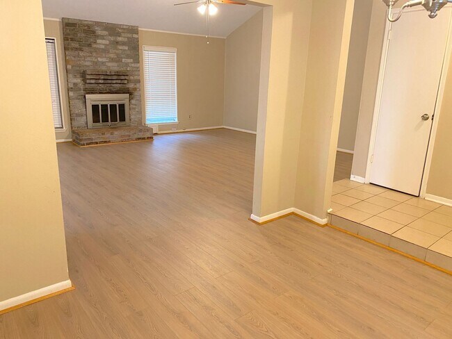 Building Photo - Katy Jewel