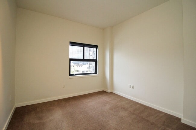 Building Photo - 1025 NW Couch St