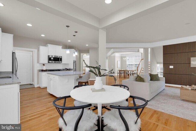 Building Photo - 42706 Chisholm Dr