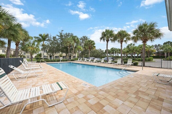 Building Photo - Delightful 2BR, Den /2.5BA Townhouse (Townhomes at Lighthouse Cove)