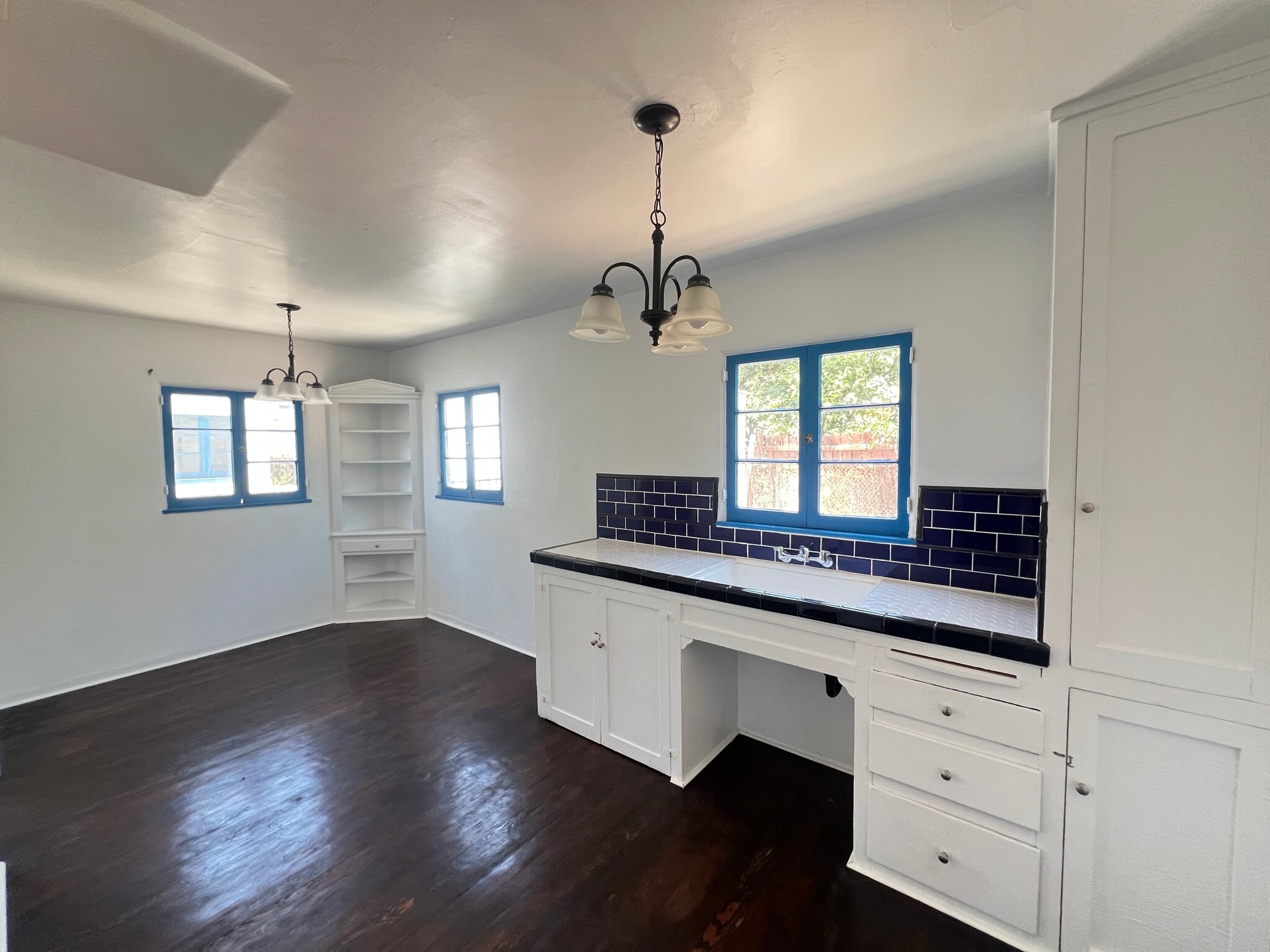 Kitchen - 1931 Avalon St