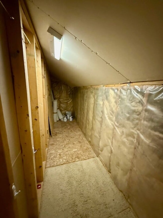 Building Photo - MOVE IN TODAY 1 Bedroom, 1 bathroom Spacio...