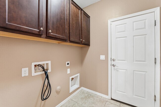 Building Photo - Ironwood Crossing Gem! 3 Bed + Den, Open Layout & Resort Amenities