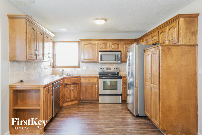 Building Photo - 812 Emerson Dr
