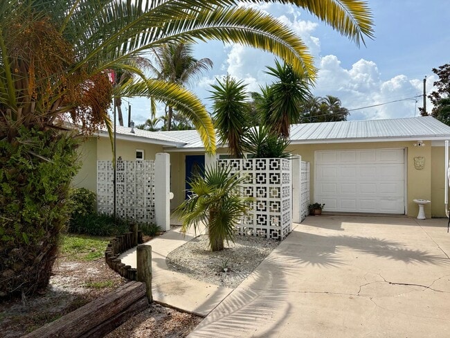 Building Photo - *ROCKY POINT GEM* 3/2/1 Pool Home with Lawn and Pool Care Included!