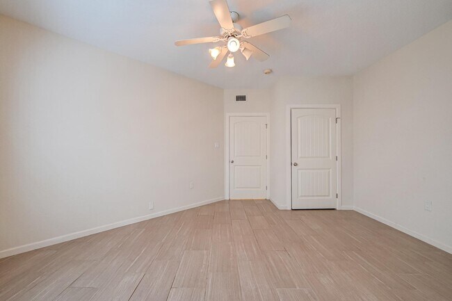 Building Photo - 2803 Kings Crossing Dr
