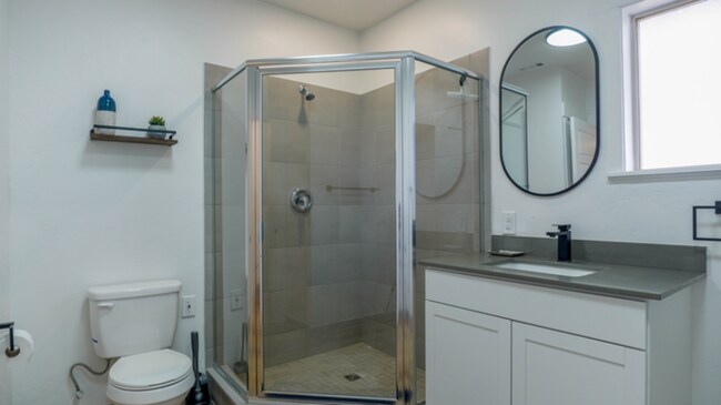 Building Photo - FURNISHED MONTH TO MONTH with 20x30 Storage!