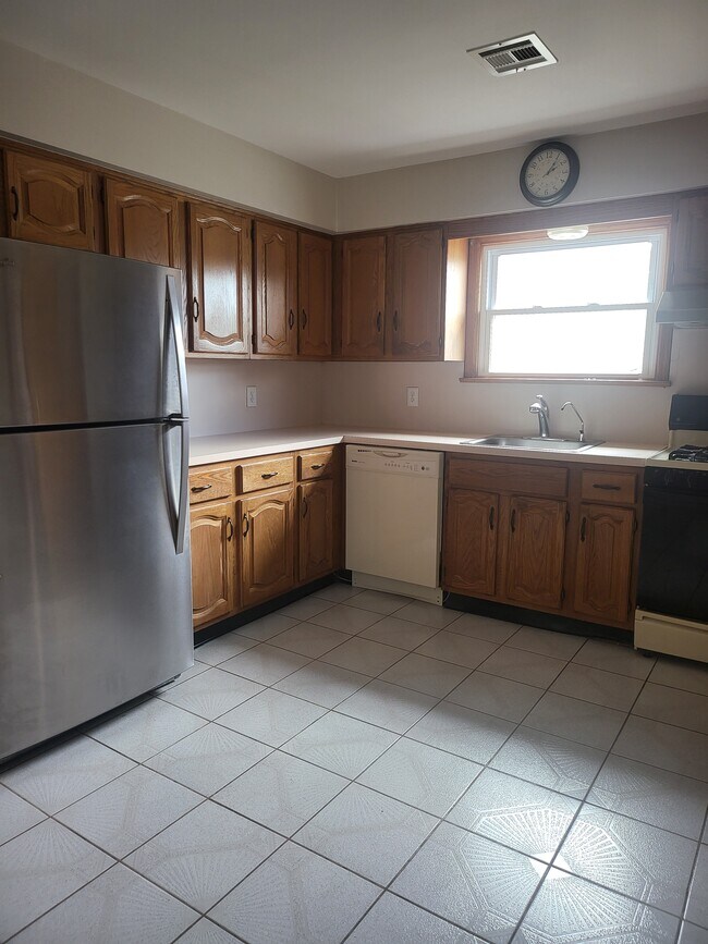 Building Photo - 471 North Ave