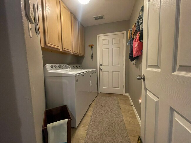 Building Photo - 13954 Seafarer Dr