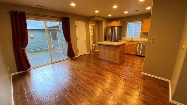 Building Photo - 3353 SE Midvale Dr