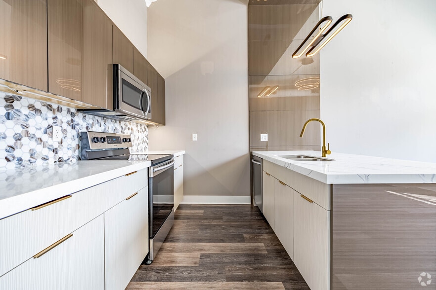 2BR, 1BA - 938SF - Kitchen - The Huffman at The Fire Blocks District