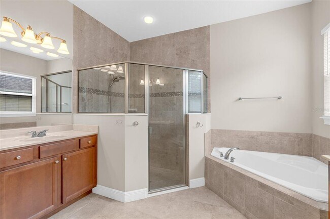 Building Photo - 903 Victoria Hills Dr S