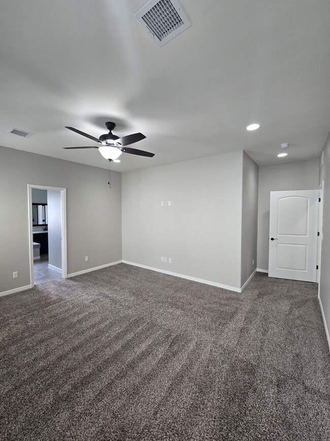 Building Photo - LUXURIOUS EASTSIDE HOME FOR RENT