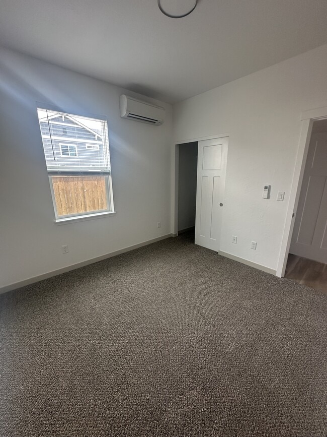 Building Photo - 411 Azalea Ct